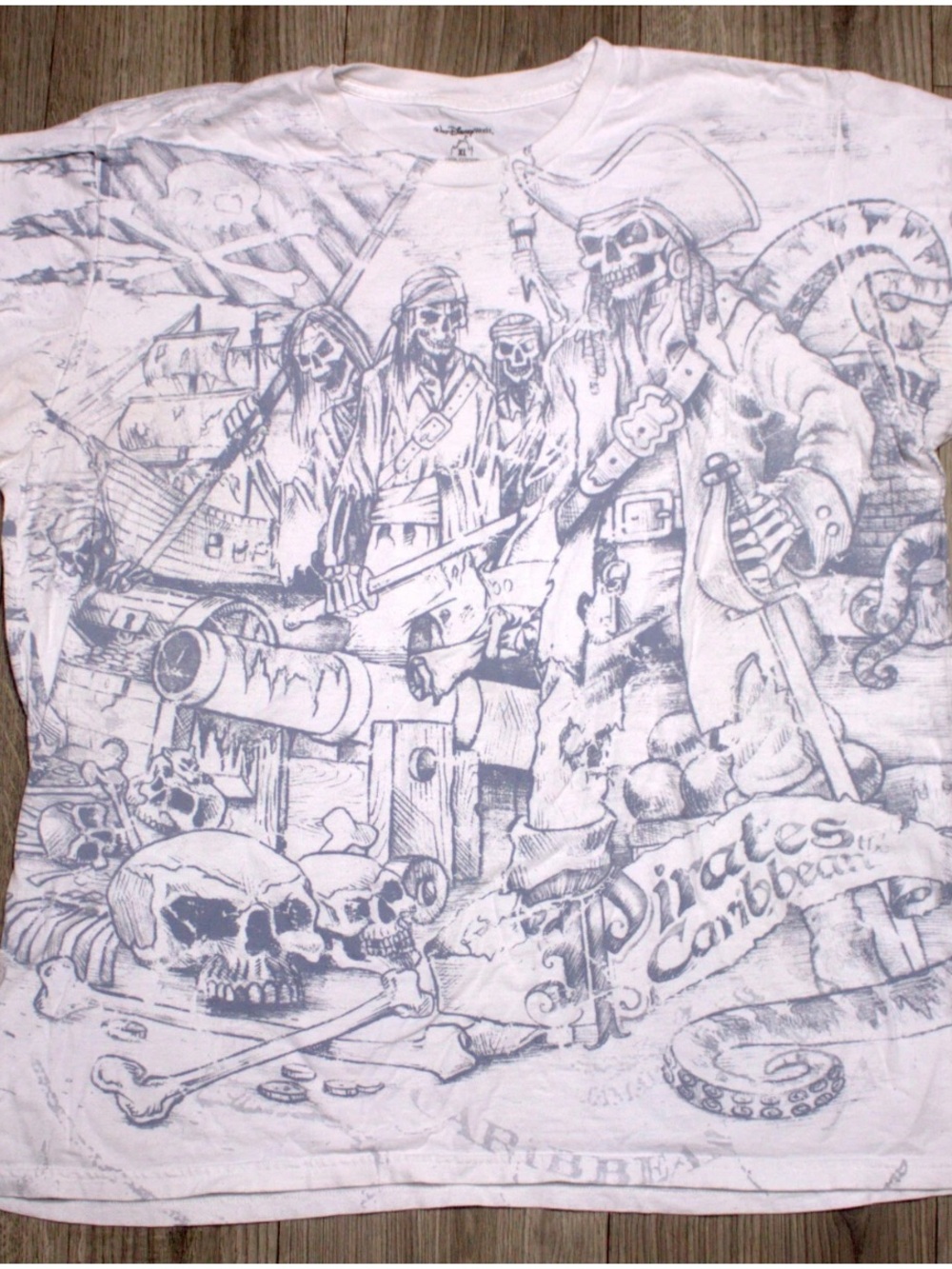 Disney Parks Men’s Pirates of the Caribbean Pirate Graphic Tee Men’s AL